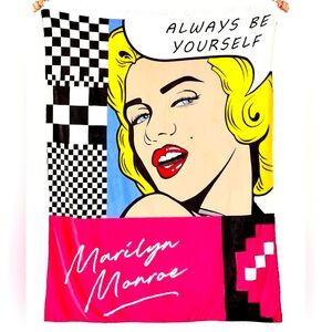 NEW Marilyn Monroe: blanket - soft sherpa